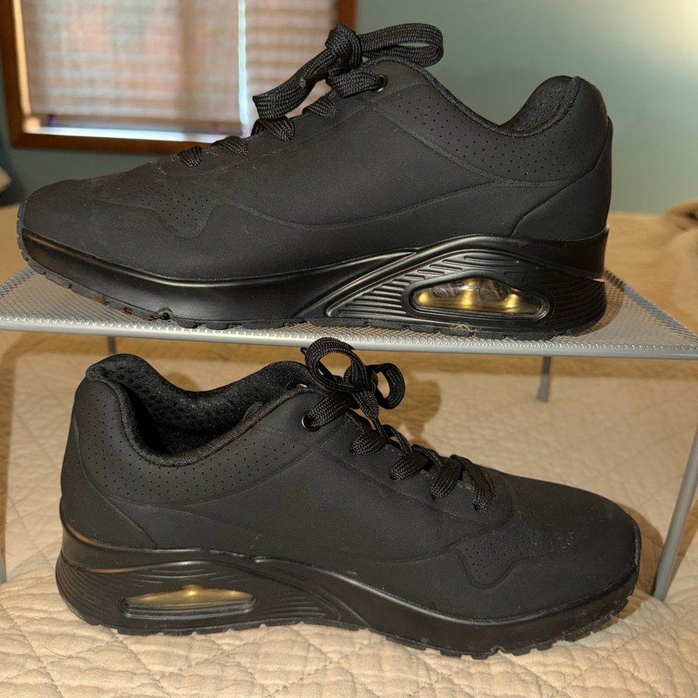 Skechers Black Low-Top Air-Cushion Sneakers